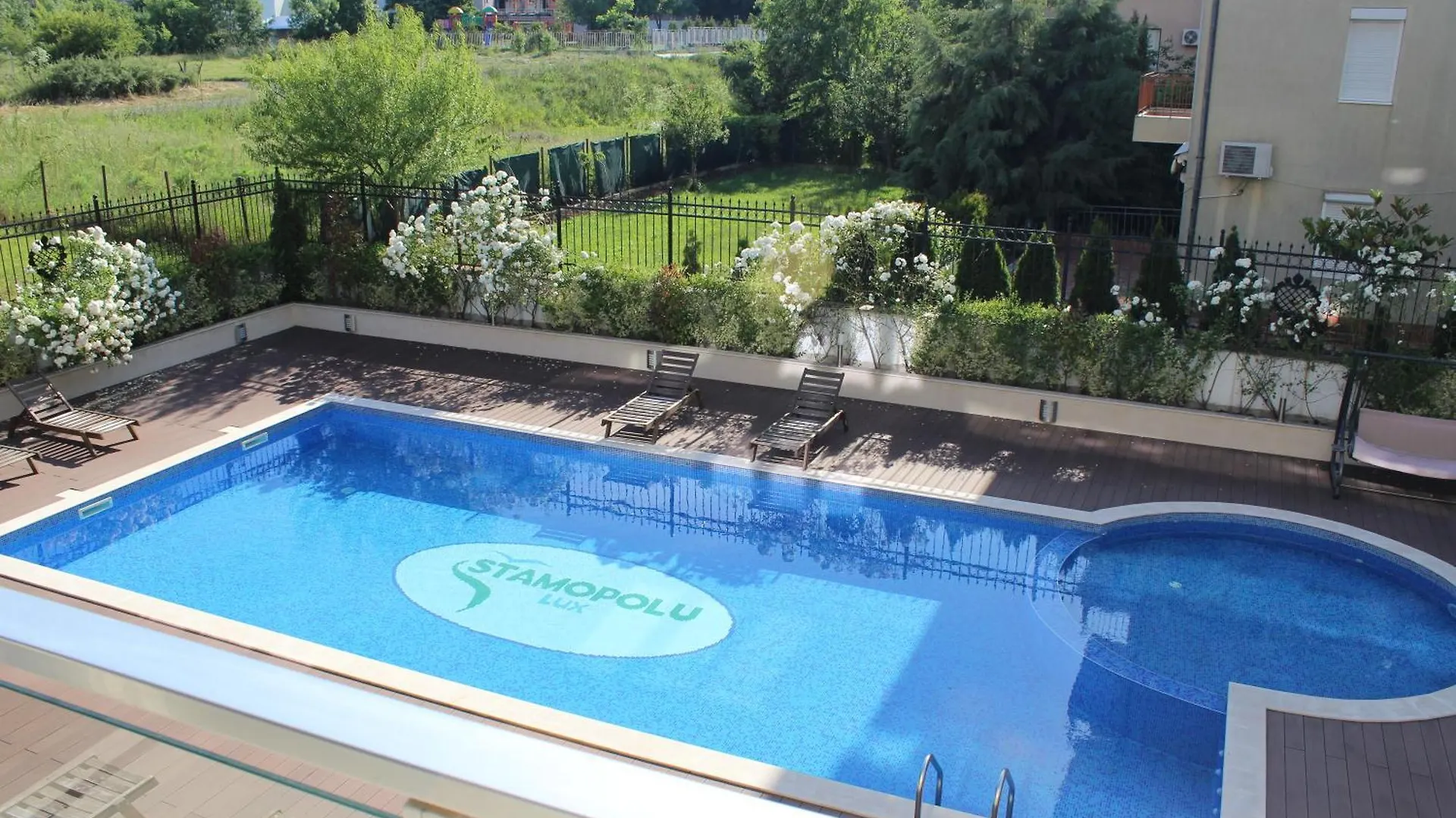 Hotel apartamentowy Apartments Stamopolu Lux With Pool View Primorsko